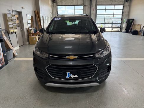 Used 2018 Chevrolet Trax LT w/ LT Convenience Package AWD/4WD image 3