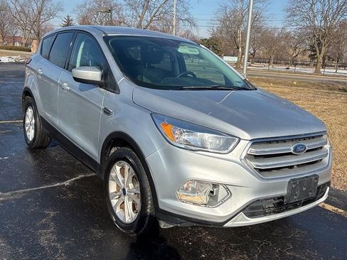 Used 2019 Ford Escape SE image 4