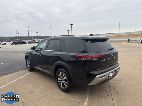 Used 2025 Nissan Pathfinder SL image 5