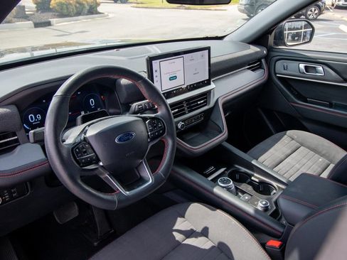 Used 2025 Ford Explorer ST-Line w/ ST-Line Street Pack AWD/4WD image 5