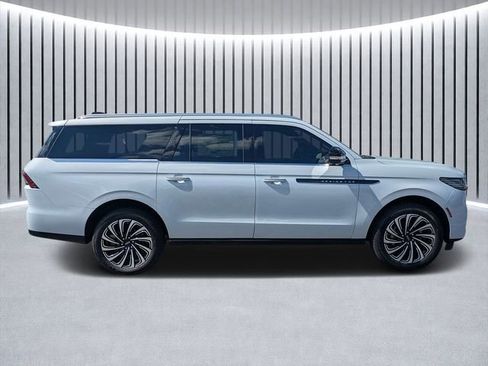 New 2026 Lincoln Navigator L Black Label AWD/4WD image 2
