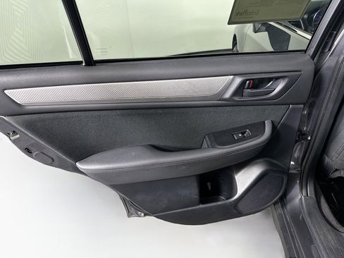 Used 2019 Subaru Outback 2.5i AWD/4WD image 24