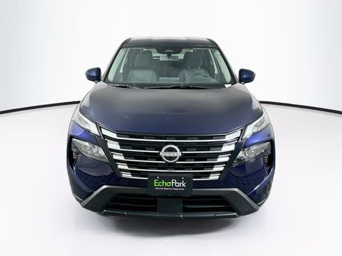 Used 2025 Nissan Rogue SV AWD/4WD image 2
