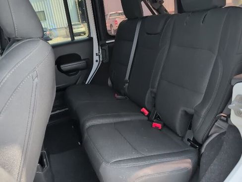 Used 2022 Jeep Wrangler Unlimited Sport AWD/4WD image 18