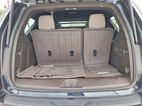 Used 2023 GMC Yukon SLT w/ SLT Luxury Package RWD image 27