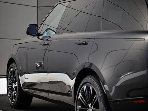 New 2025 Land Rover Range Rover Long Wheelbase SE image 12