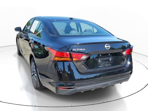 Used 2025 Nissan Altima 2.5 SV FWD image 4