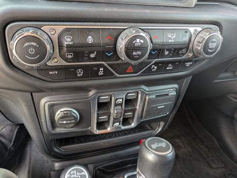 Used 2021 Jeep Wrangler Unlimited Sahara image 23