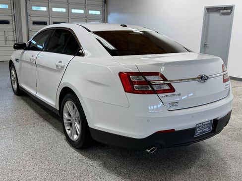 Used 2016 Ford Taurus SEL FWD image 2