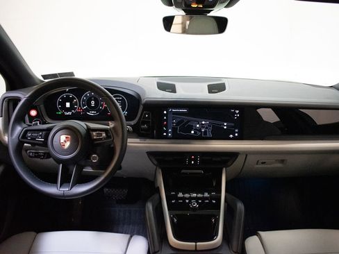 Certified 2026 Porsche Cayenne image 23