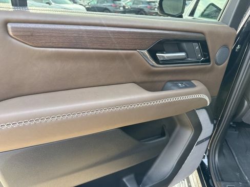 Used 2025 GMC Yukon XL Denali Ultimate w/ LPO, Floor Liner Package AWD/4WD image 38