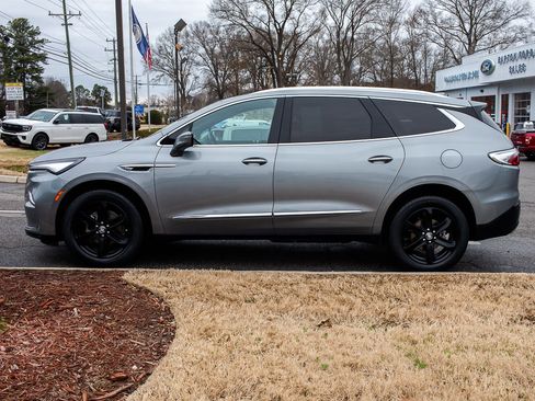 Used 2023 Buick Enclave Essence w/ Experience Buick Package image 3