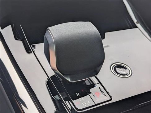 Used 2025 Land Rover Range Rover Sport Dynamic SE image 12