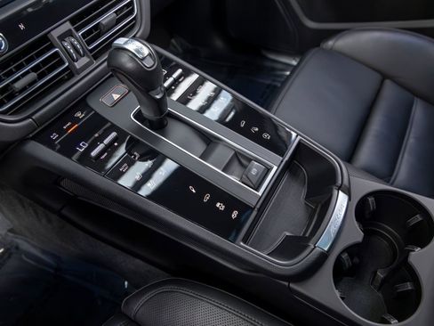 Certified 2022 Porsche Macan S AWD/4WD image 40