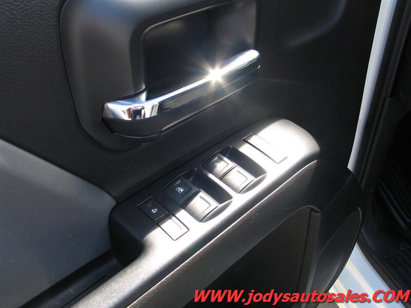 Used 2017 Chevrolet Silverado 3500 W/T AWD/4WD image 3