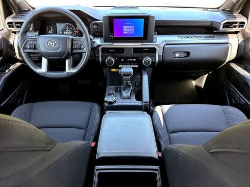 Certified 2025 Toyota Tacoma SR5 w/ SR5 Upgrade Package AWD/4WD image 28