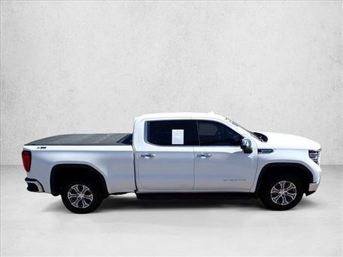Used 2022 GMC Sierra 1500 SLT w/ X31 Off-Road Package AWD/4WD image 5