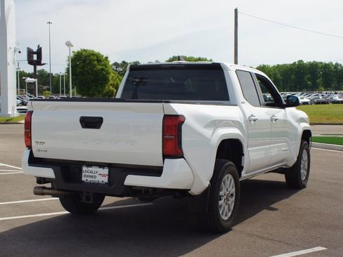 Used 2024 Toyota Tacoma SR5 AWD/4WD image 20