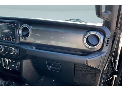Used 2020 Jeep Wrangler Unlimited Sahara AWD/4WD image 18