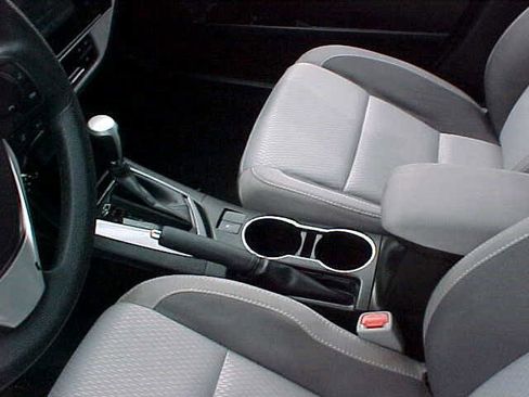 Used 2017 Toyota Corolla LE image 13