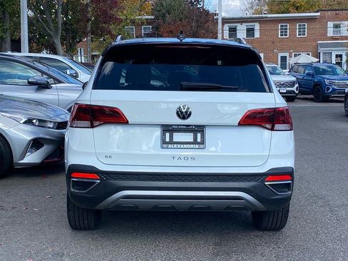 Certified 2023 Volkswagen Taos SE w/ Panoramic Sunroof Package image 4