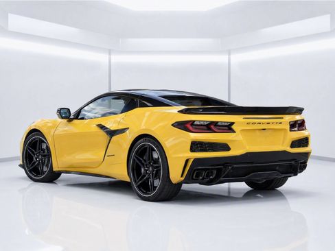 Used 2025 Chevrolet Corvette E-Ray AWD/4WD image 7