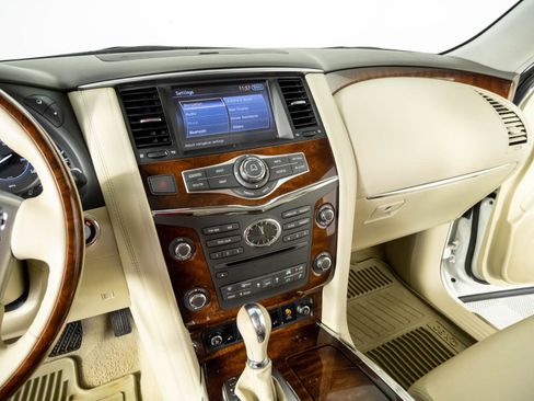 Used 2015 INFINITI QX80 4WD w/ Deluxe Technology Package image 12