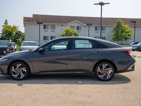 New 2025 Hyundai Elantra Sport image 4