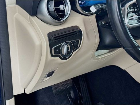 Used 2022 Mercedes-Benz GLC 300 4MATIC image 10