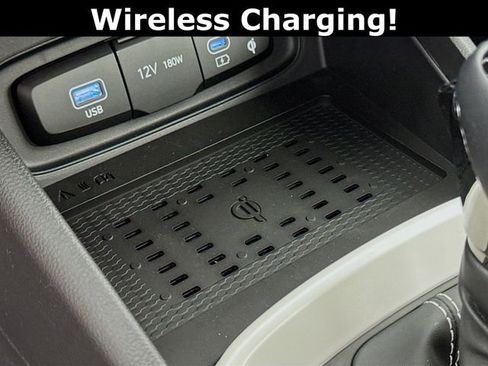 Used 2025 Hyundai Venue Limited image 34