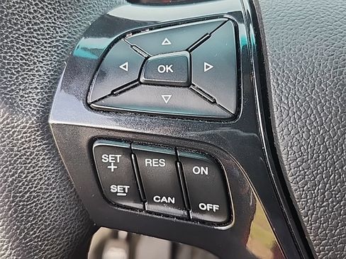 Used 2017 Ford Explorer XLT w/ Equipment Group 202A AWD/4WD image 13