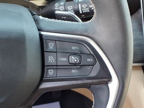 Used 2023 Jeep Grand Cherokee Limited AWD/4WD image 29