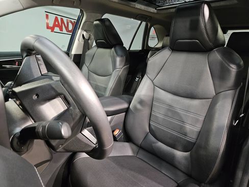 Used 2022 Toyota RAV4 Limited AWD/4WD image 24