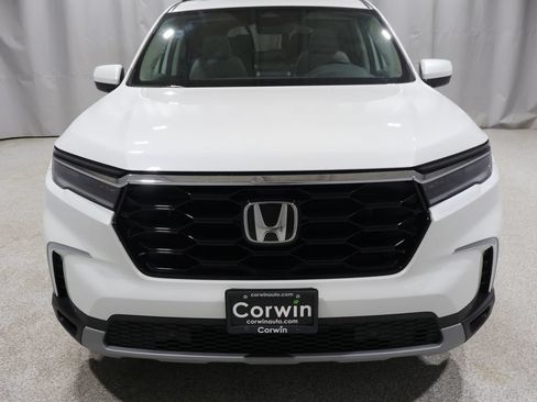 Used 2025 Honda Pilot Touring image 8