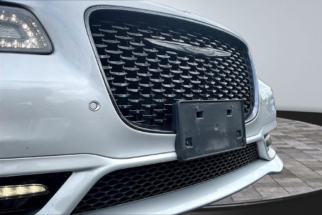Used 2021 Chrysler 300 Touring L RWD image 32