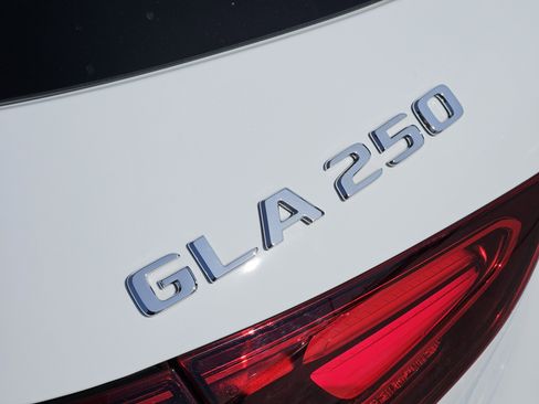 Used 2025 Mercedes-Benz GLA 250 image 12