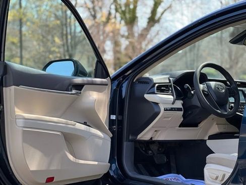 Used 2020 Toyota Camry LE image 9