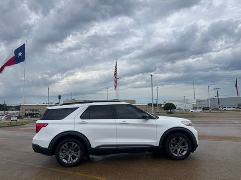 Used 2021 Ford Explorer XLT w/ Equipment Group 202A RWD image 26