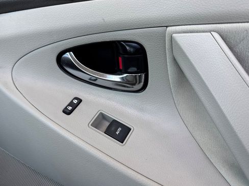 Used 2011 Toyota Camry LE image 19