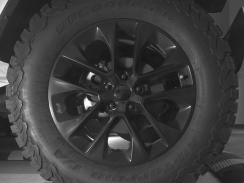 Used 2023 Jeep Wrangler Unlimited Sahara AWD/4WD image 13