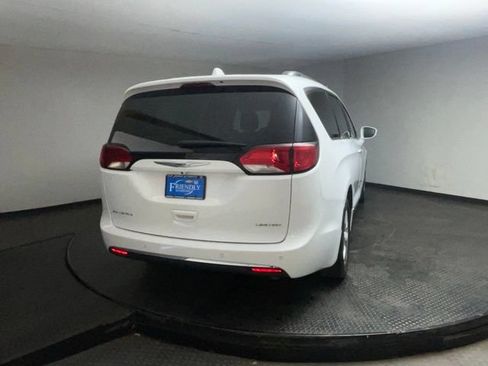 Used 2020 Chrysler Pacifica Limited FWD image 7