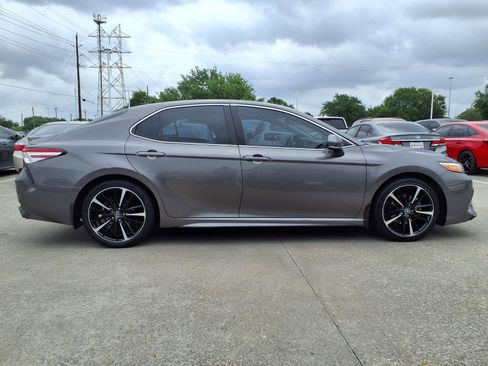 Used 2020 Toyota Camry XSE FWD image 9
