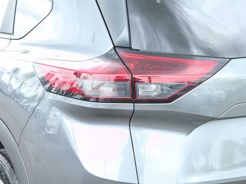 Used 2025 Nissan Rogue SV FWD image 11