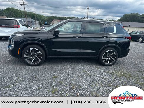 Used 2023 Mitsubishi Outlander SEL FWD image 2