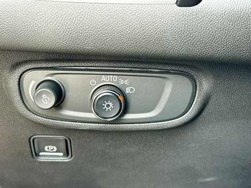 Used 2022 GMC Terrain SLE w/ Driver Convenience Package FWD image 33