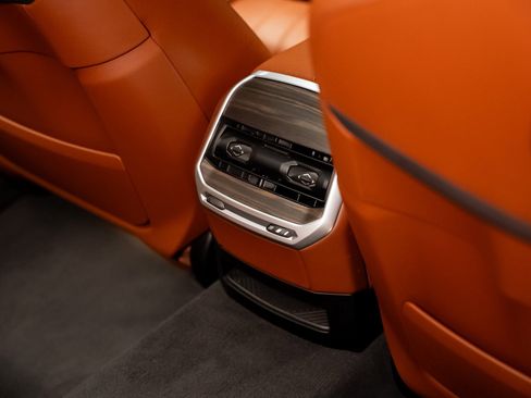 Used 2023 BMW i7 xDrive60 image 69