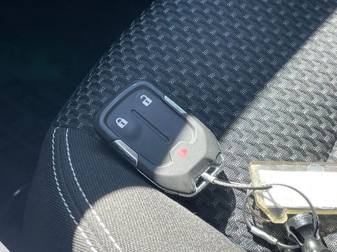 Used 2024 GMC Terrain SLE image 22