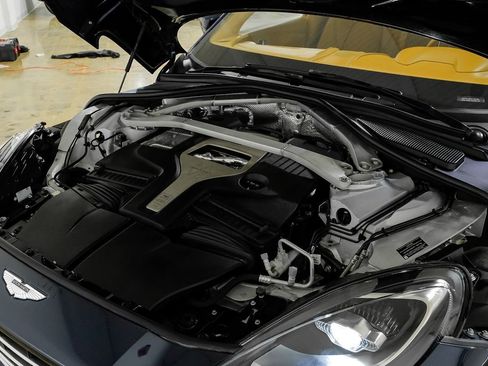 Used 2021 Aston Martin DBX image 44