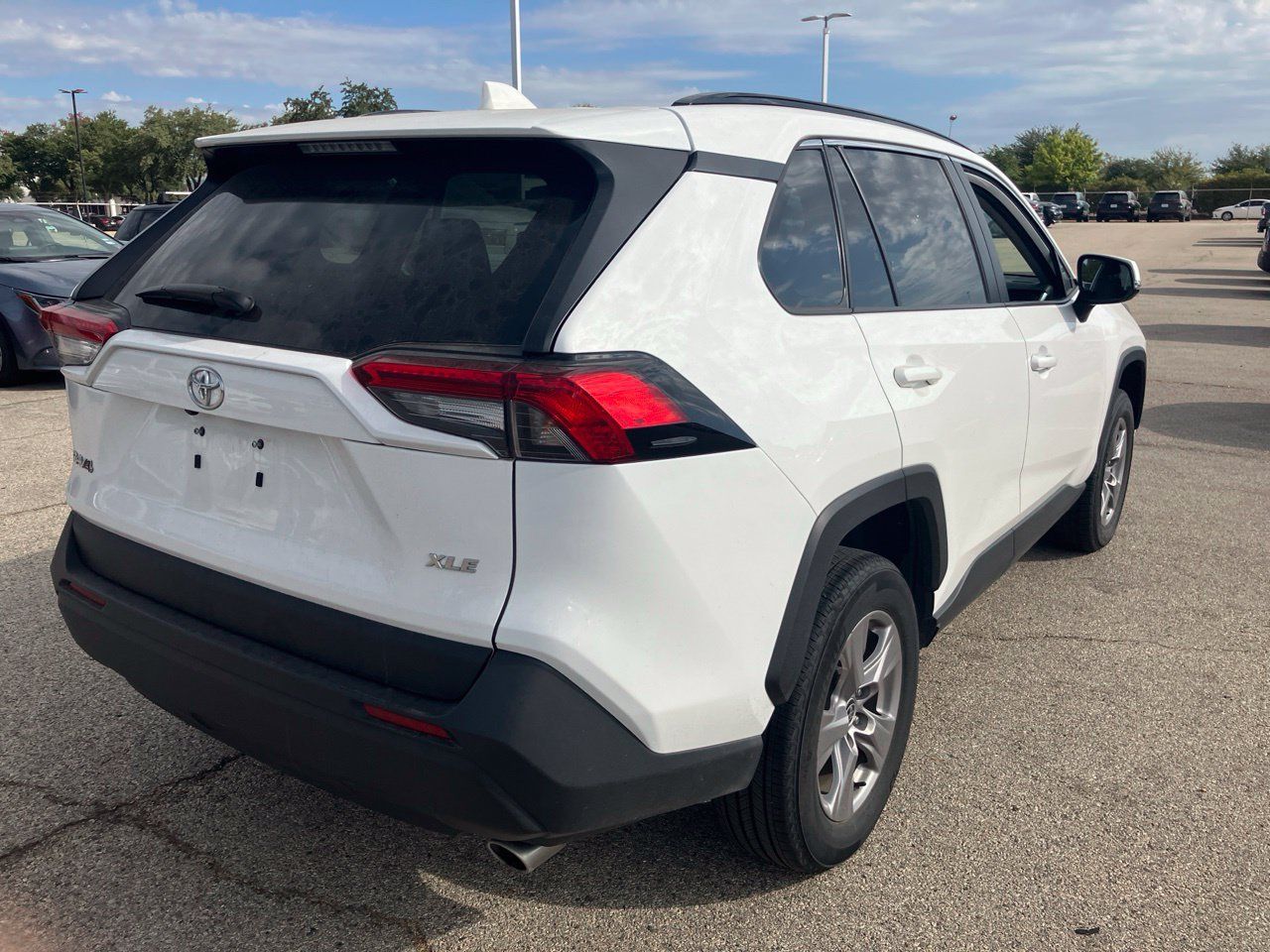 Used 2025 Toyota RAV4 XLE FWD image 4