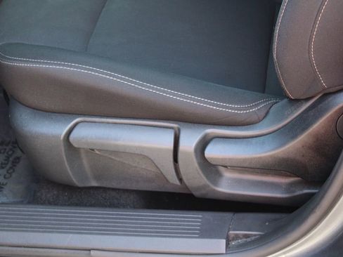 Used 2023 Nissan Rogue S image 15